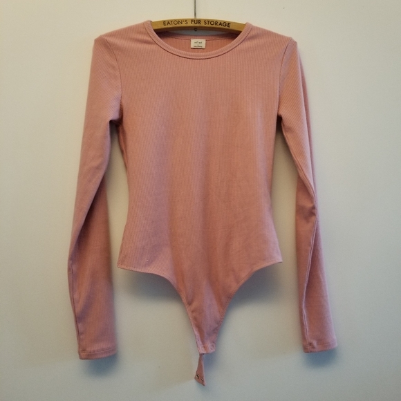 Aritzia Tops - Longsleeved Aritzia Wilfred bodysuit